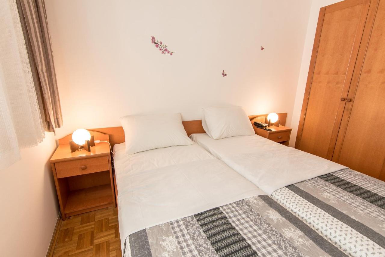 Hotel Barba Starigrad Paklenica Exterior foto